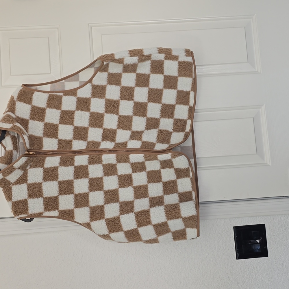 Checkered Fleece Vest in Brown and White Sz 4xl - Picture 2 of 5